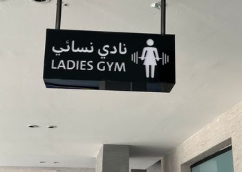شقة بثلاث غرف نوم وصالة