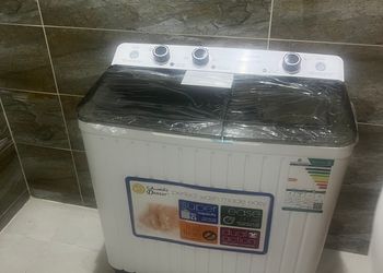 شقة بغرفتين نوم وصالة ومجلس