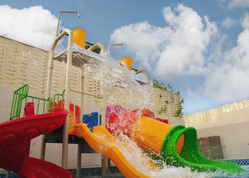 شاليه بألعاب مائية ومسبح 