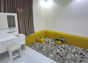 استديو بأثاث مريح وبسيط 
