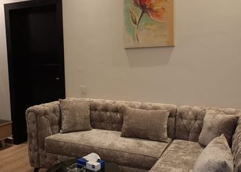 شقة بكراج خاص وبلكونة