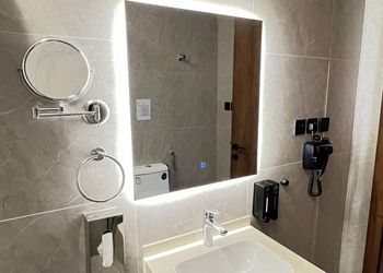 غرفة سرير ماستر بدورة مياة