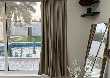 شاليه بمسبح خارجي وجلسة خارجية