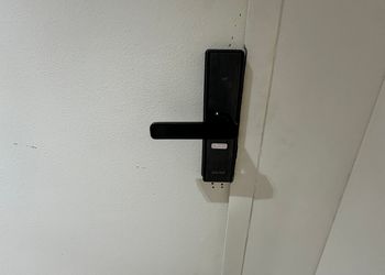 استديو بسرير ماستر وجلسة جانبية 