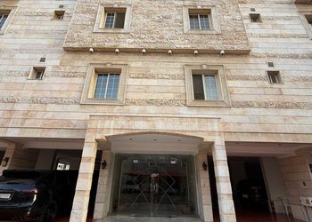 شقة بغرفة معيشة وغرفتين نوم 