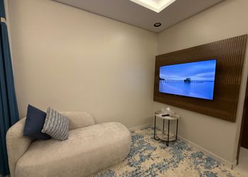استديو بأثاث مريح وبسيط 