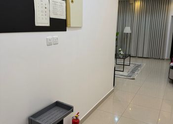 شقة بغرفة معيشة وغرفتين نوم 