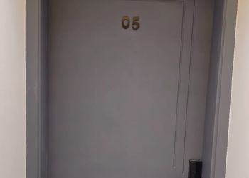 استديو بسرير ماستر وجلسة جانبية