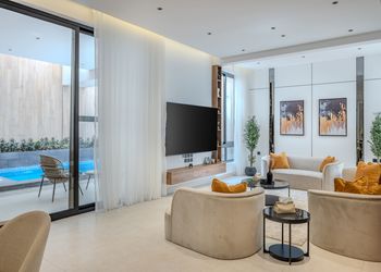 شقة أنيقة بصالة وغرف نوم