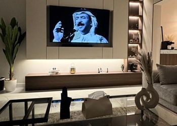 شقة بصالة أنيقة ودخول ذاتي