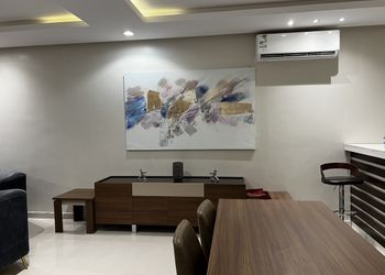 شاليه بمسطح اخضر وجلسة خارجية 