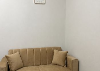 استديو بسرير ماستر وجلسة جانبية 