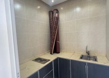 شاليه بصالة مطلة على المسبح 
