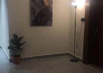 استديو بسرير ماستر وجلسة 