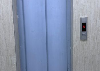 استديو بسرير ماستر وجلسة جانبية 