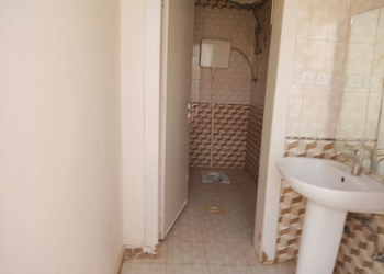 شاليه بمسبح خارجي وجلسة خارجية