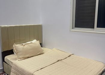 استديو بأثاث مريح وبسيط 