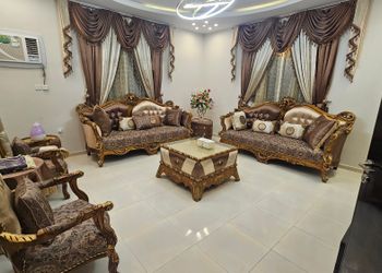 شقة بمجلس وصالة وغرفتين نوم 