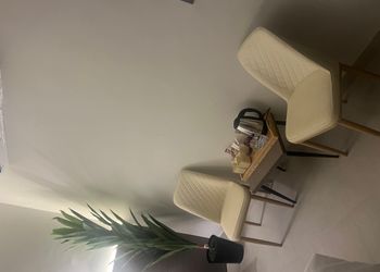 استديو بأثاث مريح وبسيط 
