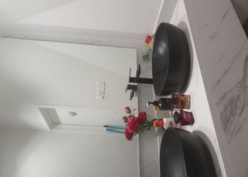 استديو بسرير ماستر وجلسة جانبية