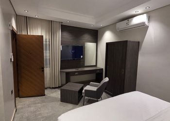 استديو بسرير ماستر وأثاث مريح 