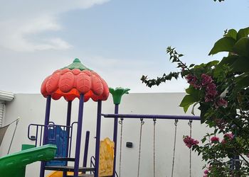 شاليه بجلسة خارجية ومسبح 