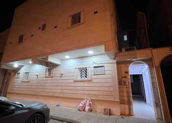 استديو بأثاث مريح وبسيط 