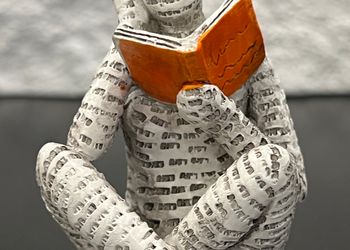 استديو بأثاث مريح وبسيط 