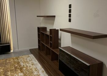 استديو بأثاث مريح وبسيط 