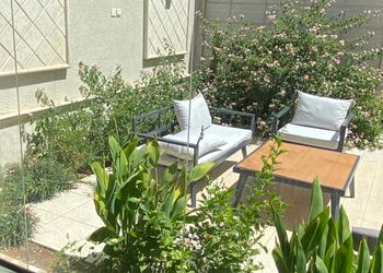 شالية بمجلس مطل على المسبح 