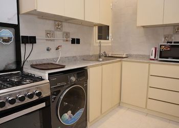 شقة بغرفتين نوم وصالة
