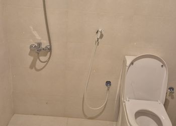 شاليه بمسطح اخضر ومسبحين