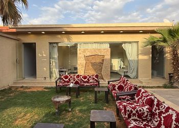 استراحة بجلسة خارجية وملحق