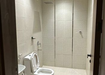 استديو بأثاث مريح وبسيط 