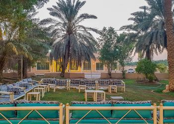 مزرعة بجلسة خارجية+ بروجكتر