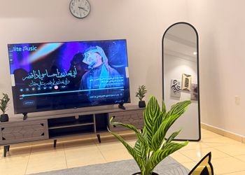 شقة بصالة مريحة ودخول ذاتي 