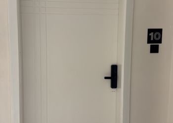 استديو بسرير ماستر وجلسة جانبية 