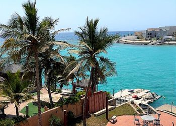 فيلا بمسبح خارجي ومرافق فاخرة 