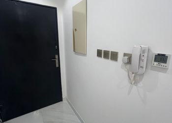 استديو بسرير ماستر  وبأثاث بسيط 