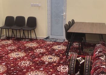 شاليه بمسبح خارجي وجلسة خارجية
