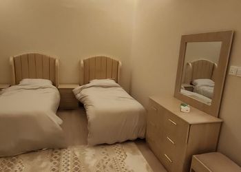 شقة بغرفتين نوم وأثاث مريح