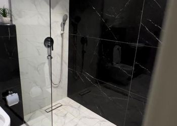 شقة بصالة وثلاث غرف نوم