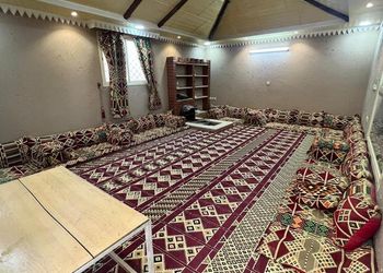 استراحة بمجالس ومسبح داخلي 