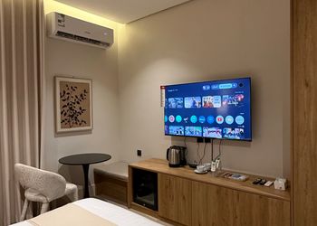 استديو بسرير ماستر وجلسة جانبية