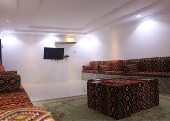 استراحة بمسطح اخضر وألعاب أطفال