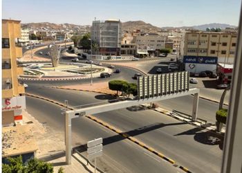 شقة بغرفة معيشة وغرفة نوم 