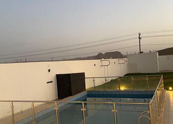 استراحة بمسطح اخضر ومجالس