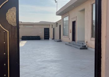 استراحة بمجلس و بجلسة ارضية 