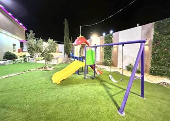 شاليه بألعاب اطفال ومسبح 