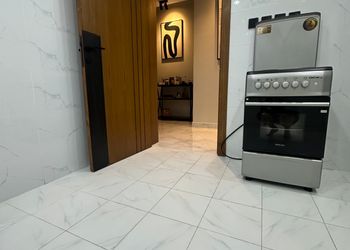 شقة بغرفة معيشة وغرفتين نوم 